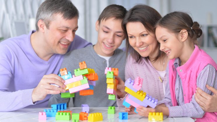 Cele mai bune jocuri de societate pentru familie