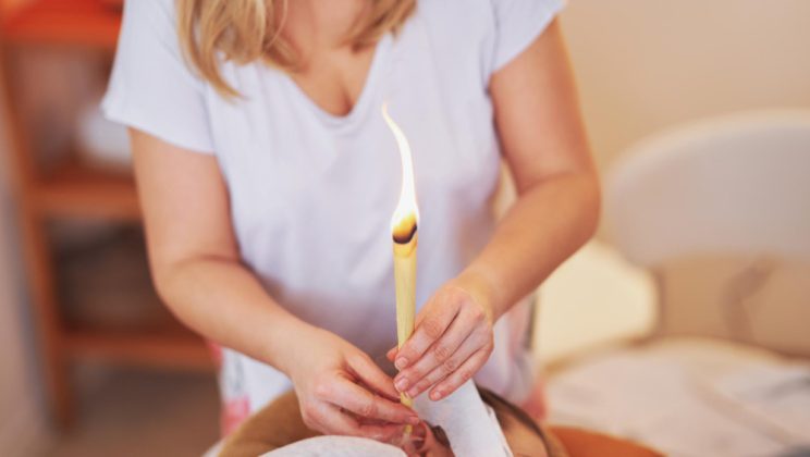 Cum să folosești lumânările decorative pentru a crea un ambient cald