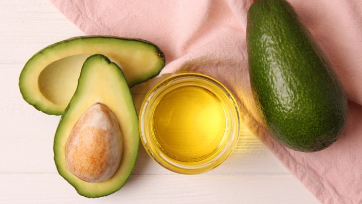 Uleiul de avocado – beneficii pentru sănătatea digestivă și echilibrarea colesterolului