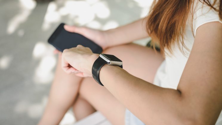 Cum să îți monitorizezi sănătatea cu gadgeturi wearable