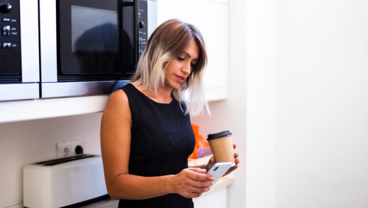 Cum să alegi cuptorul cu microunde: funcții utile versus marketing