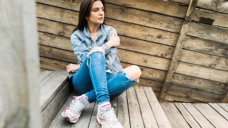 Jeanșii bootcut: De ce croiala poate echilibra atât de bine proporțiile